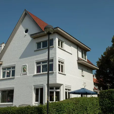 Villa Modern With Garden In *