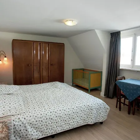 Villa Modern With Garden In