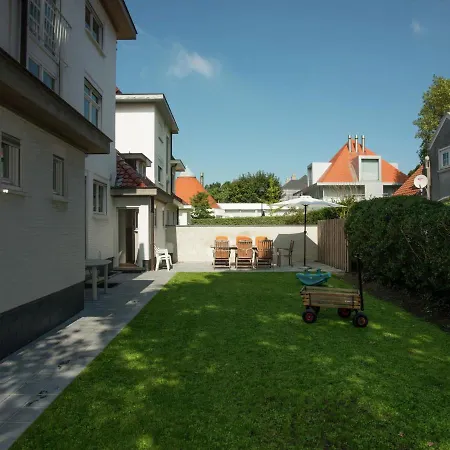 Villa Modern With Garden In *